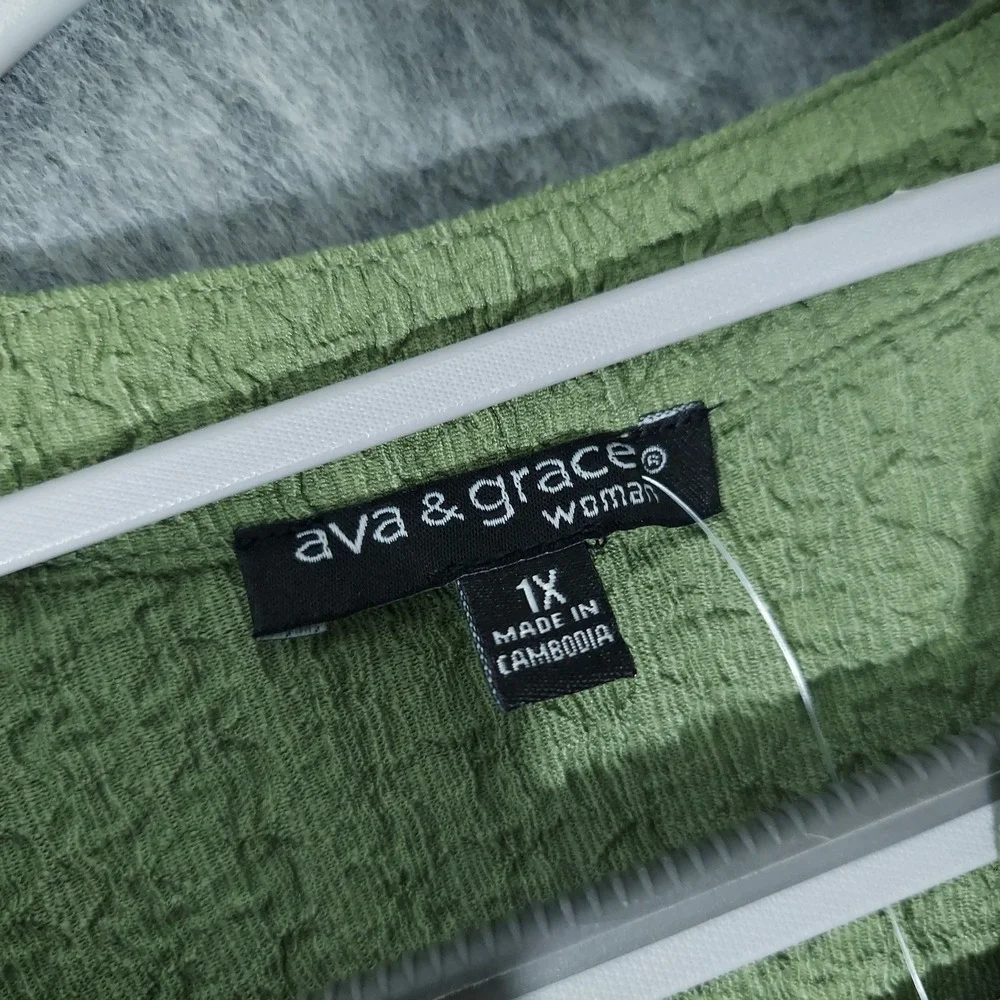 Ava & Grace Women Top 1X Olive Minimalist Seersucker Henley Capsule Roll Tab Slv - Picture 5 of 10